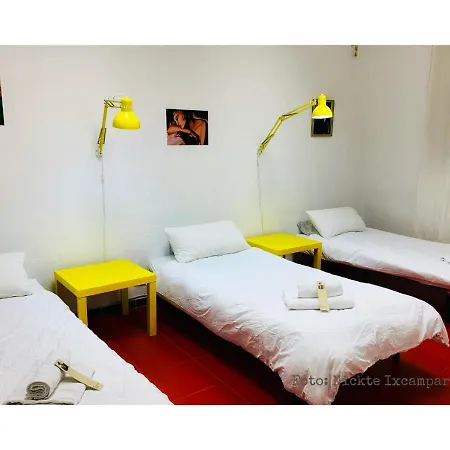 לינה וארוחת בוקר Propia 2*