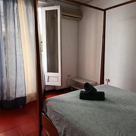 לינה וארוחת בוקר Propia 2*